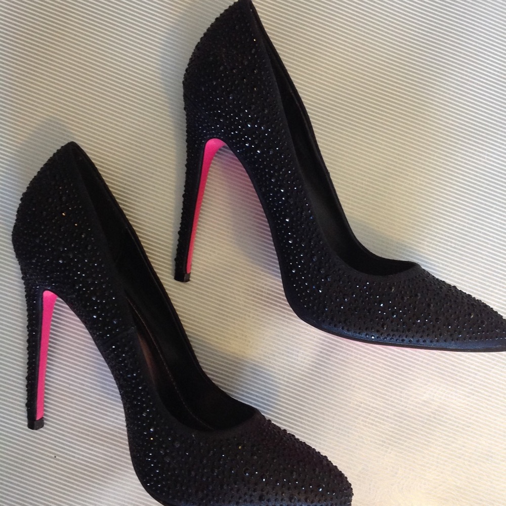 Gorgeous heels with pink bottoms - Picture 6 of 6